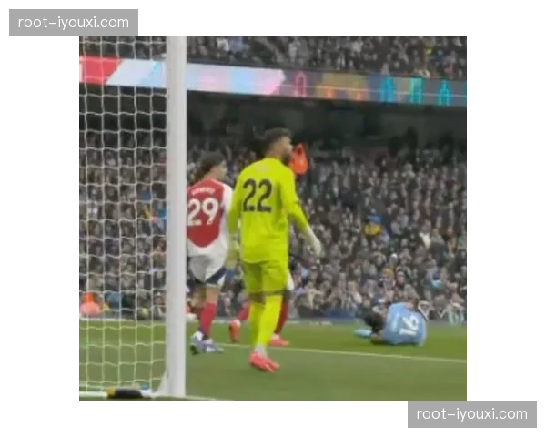 曼城缺少纯防守后腰保护防线，罗德里缺阵导致中场拦截体系崩塌